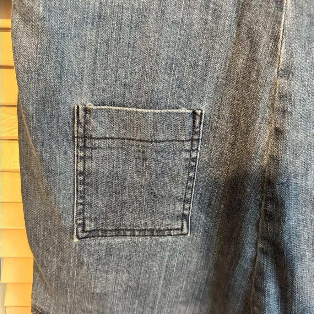 PrettyLittleThing Light Blue Denim Top - Picture 8 of 8